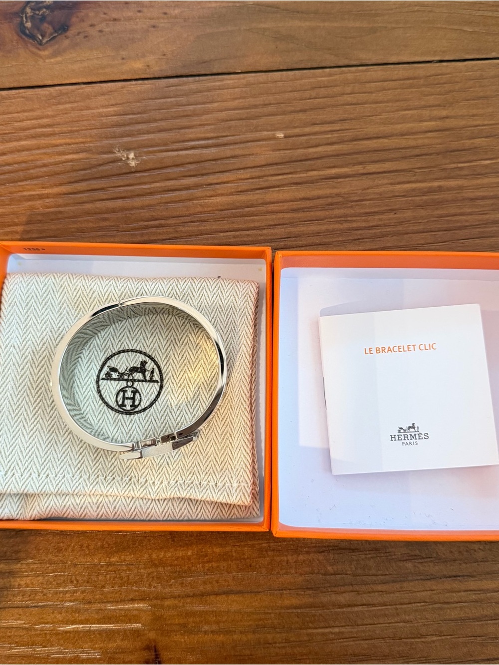 Hermès Clic Clac H Wide Bracelet White Enamel Silver - Picture 4 of 6